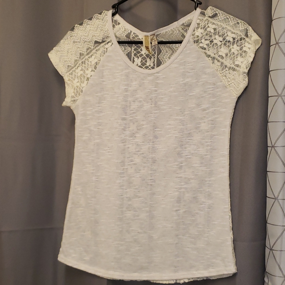 Buckle shirt with lace back